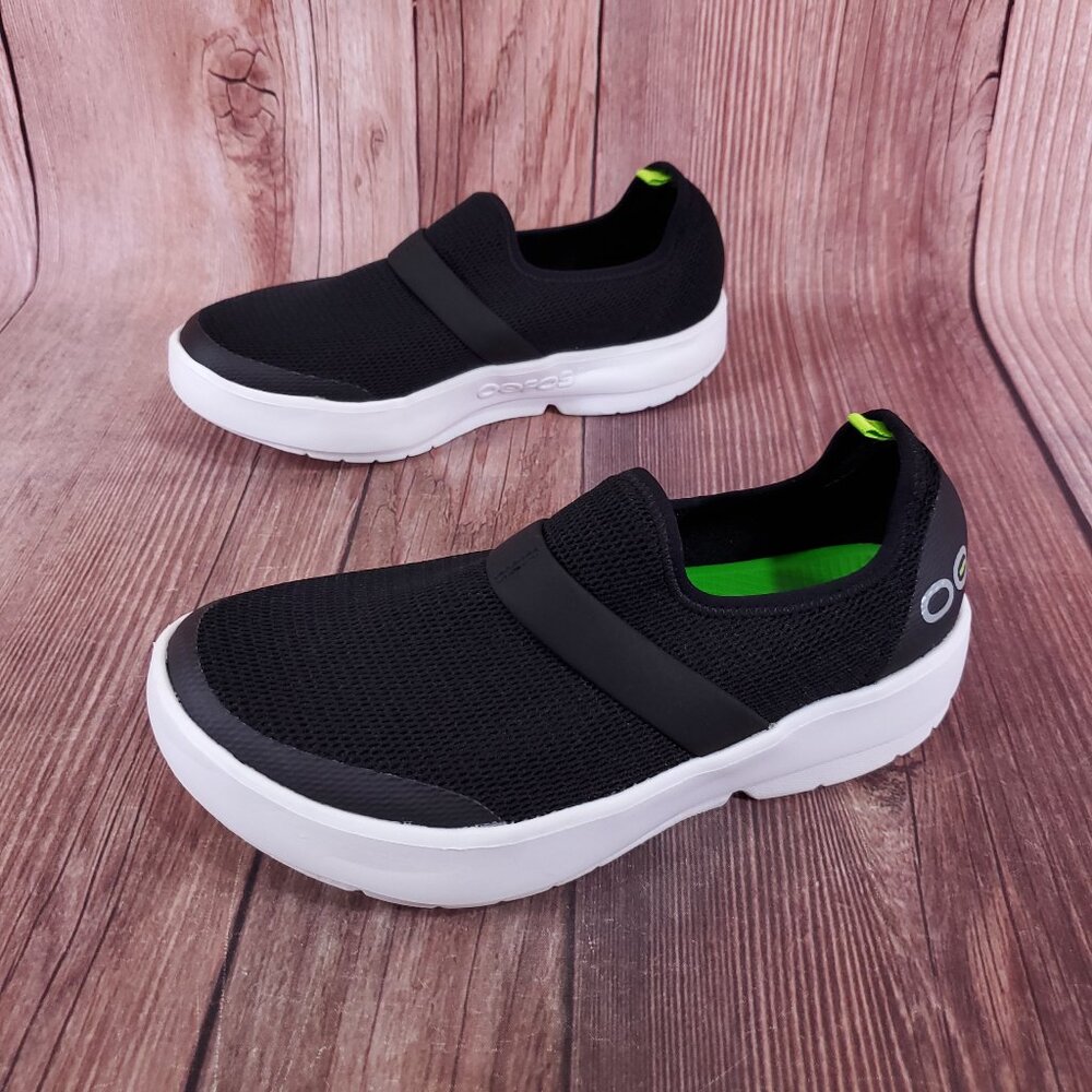 OOFOS Black Slip-On Sneakers with White Sole and Green Lining Size 7